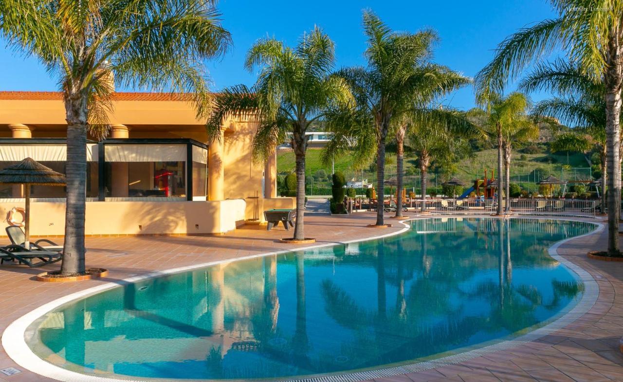 Luzbay Pool Apartments 外观 照片