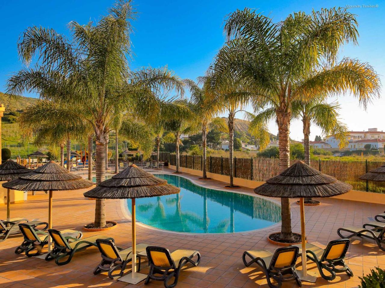 Luzbay Pool Apartments 外观 照片