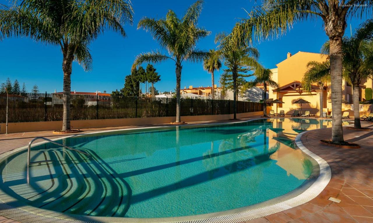 Luzbay Pool Apartments 外观 照片